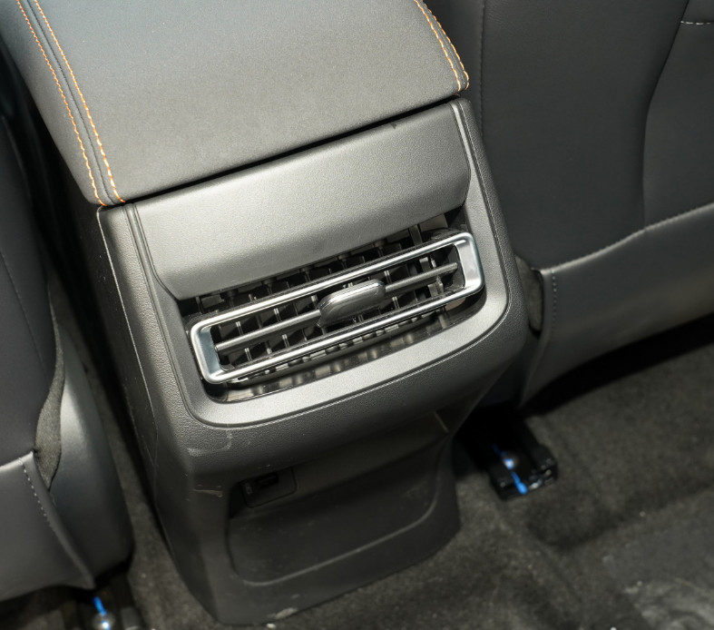 Changan UNI-T 2022 2.0T 233HP Noble Model 8AT 5 Seats SUV With 20" Wheel Hub