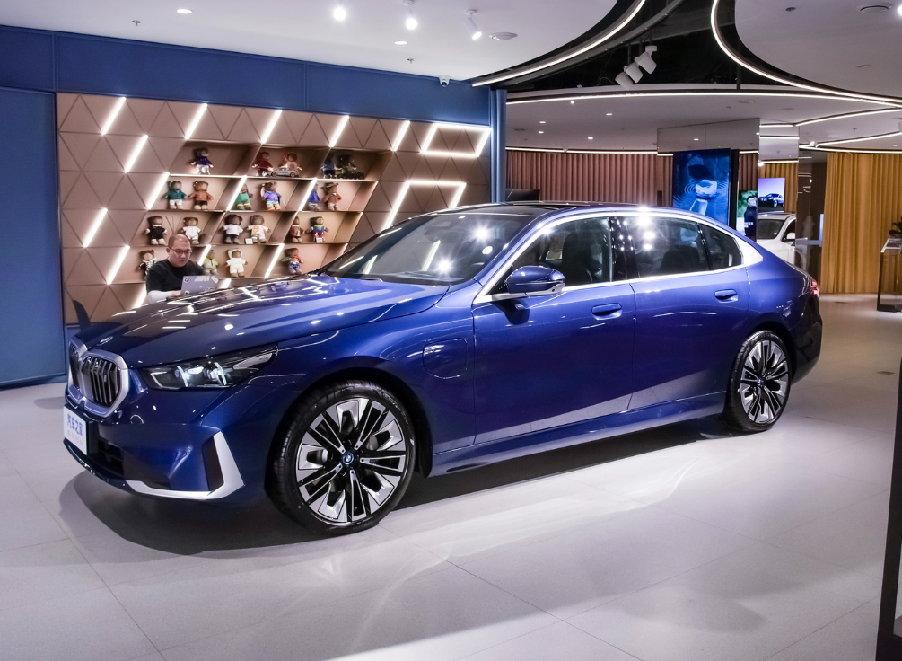 Book Ternary Lithium Ion Battery BMWs I5 2024 eDrive 35L Luxury Pure Electric Cars Energy Vehicle EV Car for Battery Type