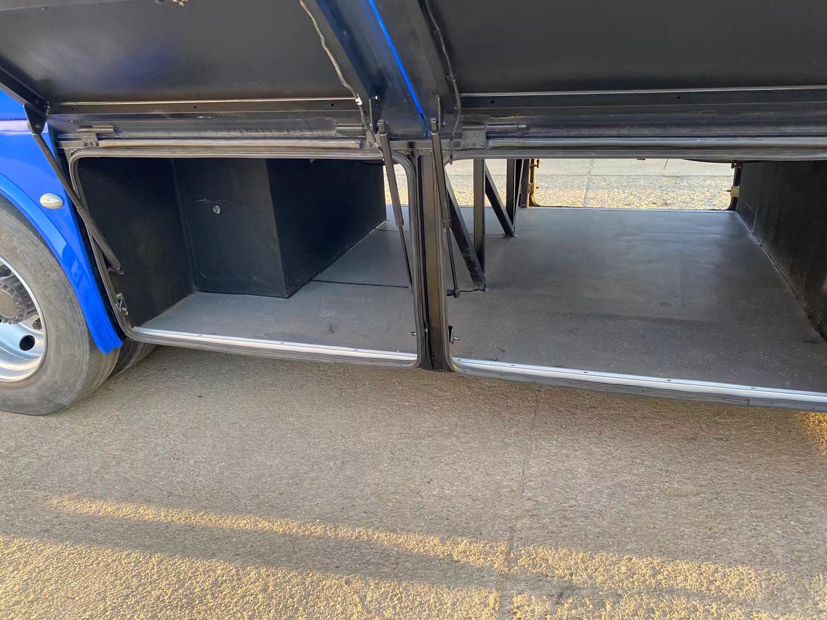 45 Seater Used Bus Sale 40 Seater Coach Buses Left Hand Drive and Leaf Spring Suspension
