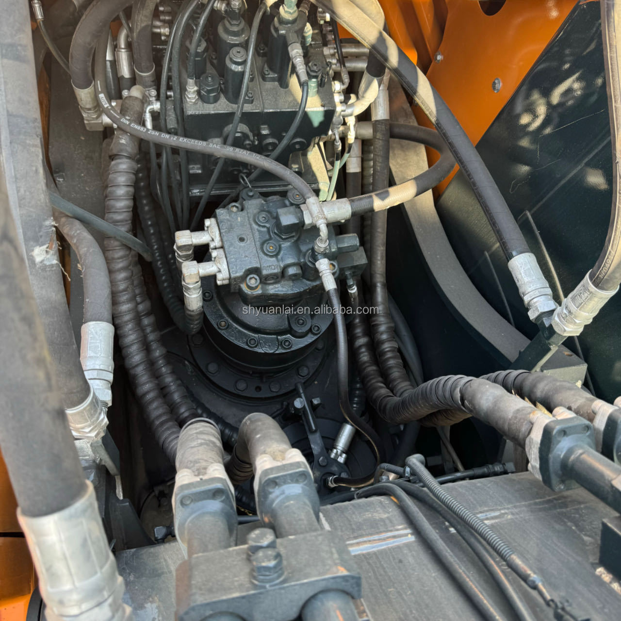 Selling 90% of new and second-hand Hyundai 220 excavators, old excavators, and old hook machines at a low price