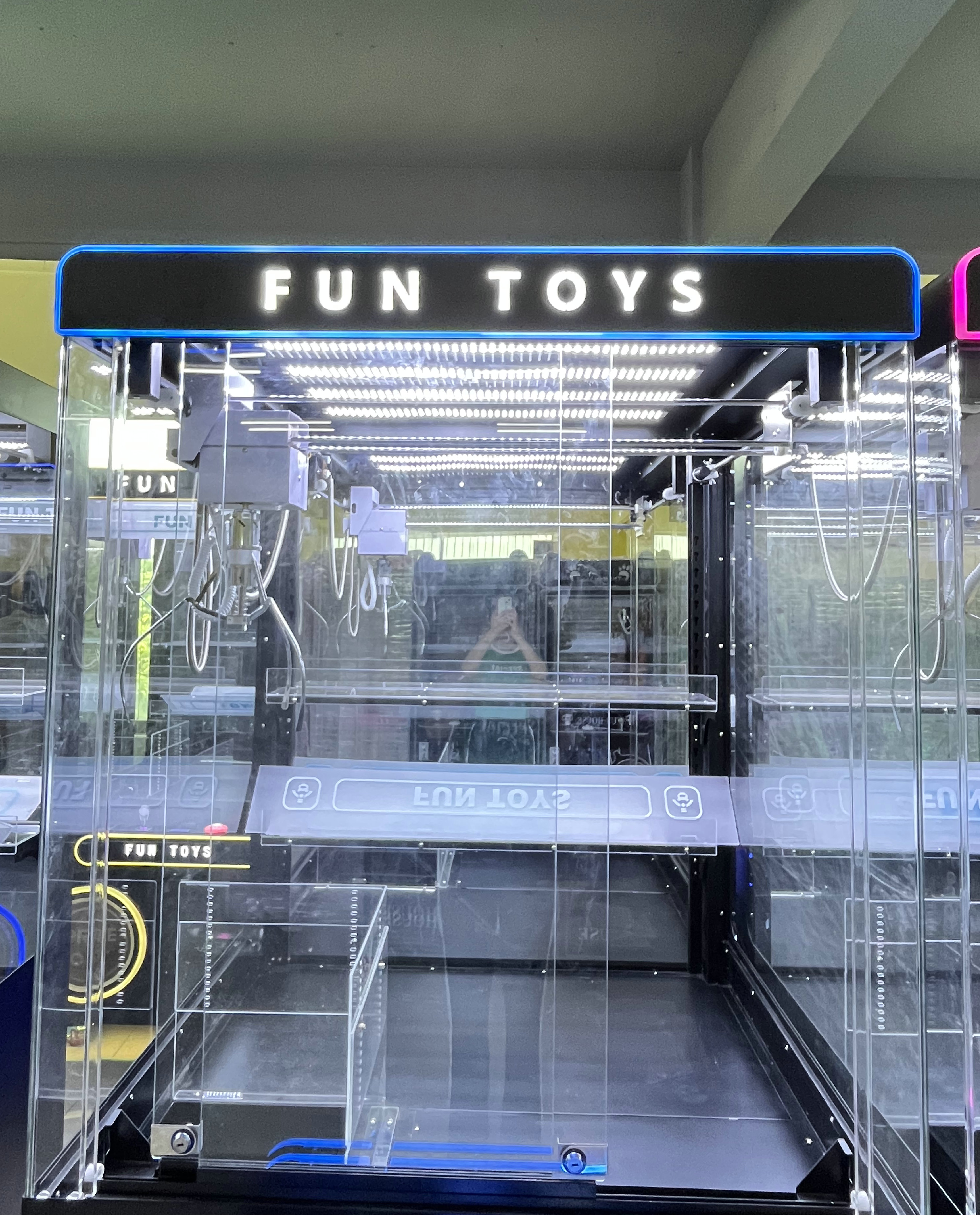Factory Direct Sale Fun Toys 960XXL Coin Operated Claw Game Catch Toys Claw Crane Machine for Brazil Market