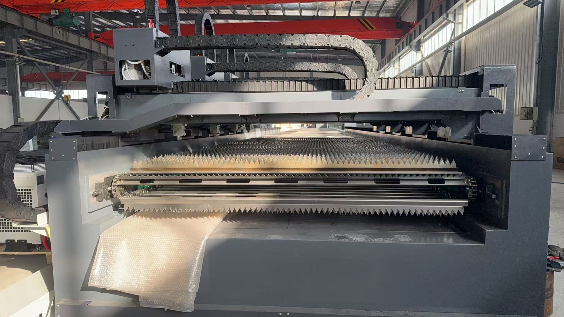 Precision Coil Cutting Machine with 10000mm*1700mm Working Area and 3/4 Beams