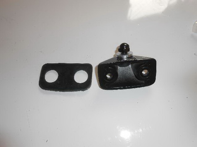1717984862 ISUZU FVR Parts Triangle Little Seat To Fasten Mirror Bracket Stick On Corner