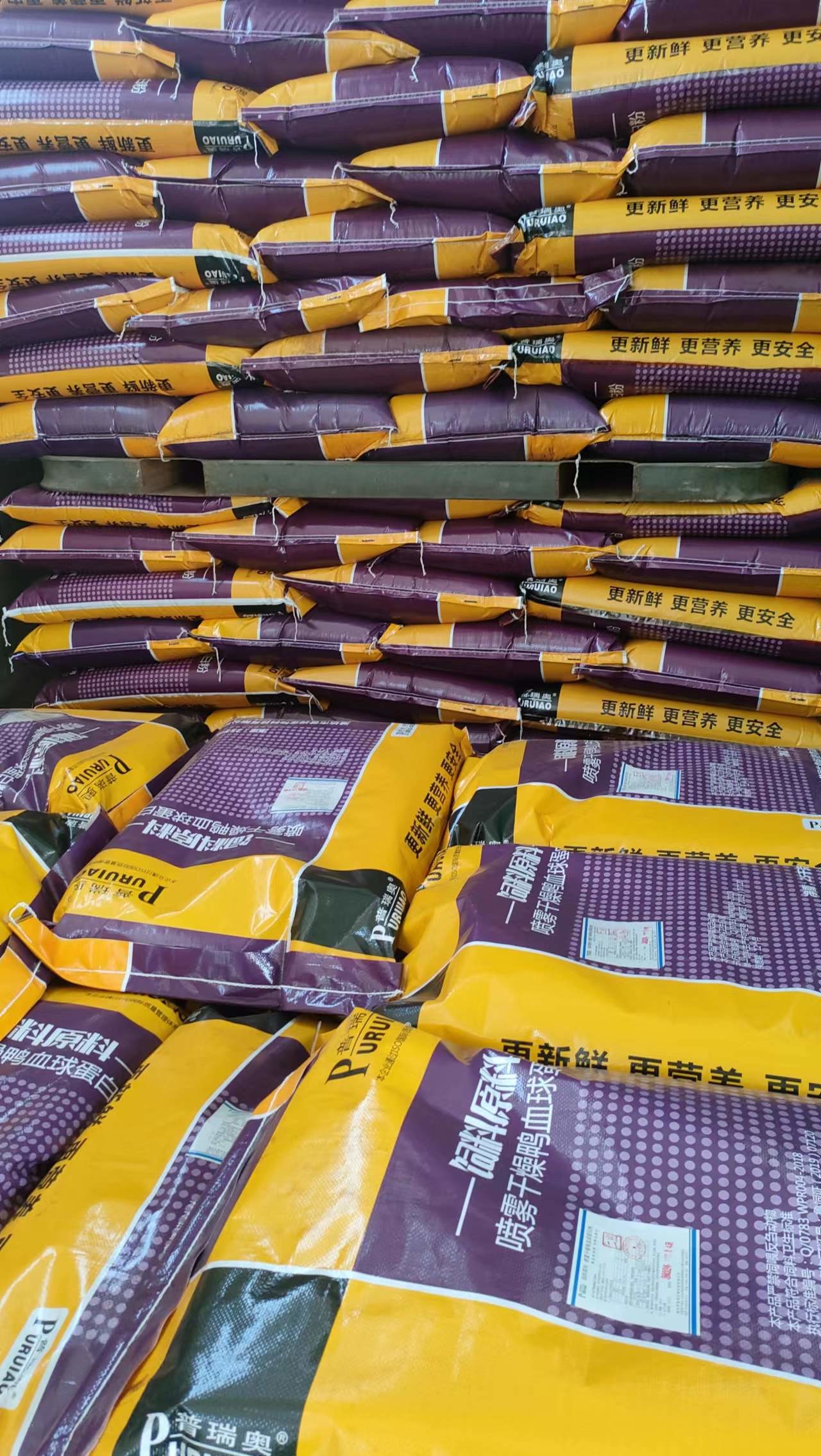 Anemia Prevention Nutrient Rich Animal Feed Additives 90% Crude Protein Of Blood Meal