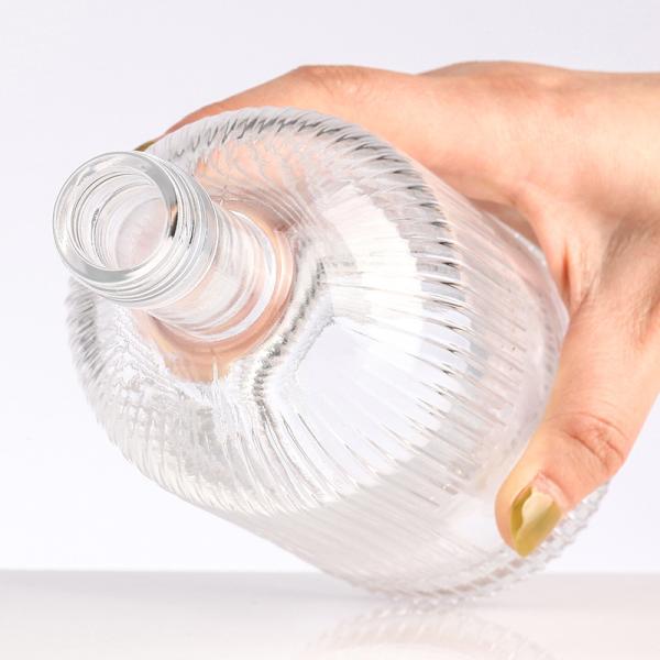 500mll Glass Alcoholic Beverage Liquor Bottle with Cork Custom Color Glass Body