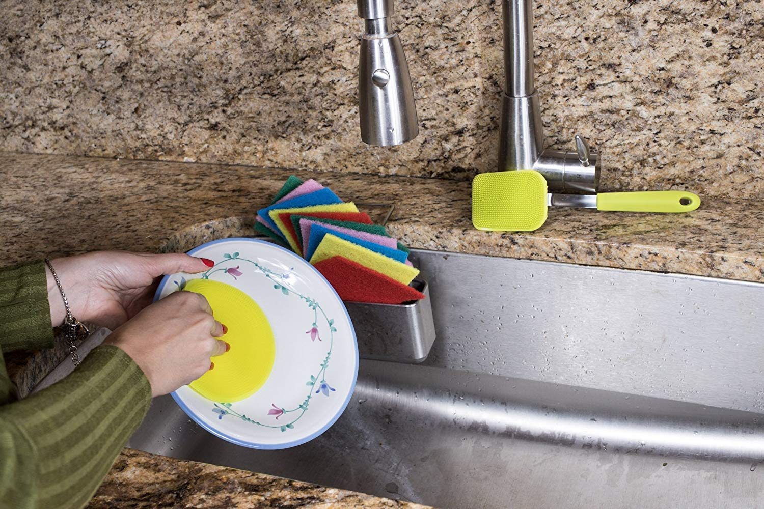 Multipurpose Dish Wash Scrubber , Long Life Span Dish Scrubber With Handle