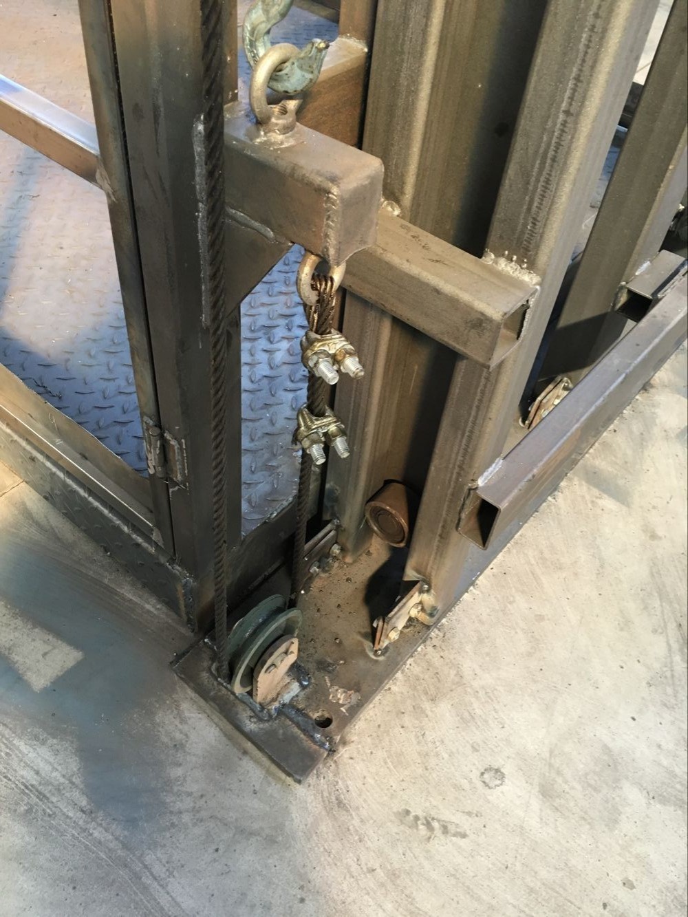 700kgs 4m Warehouse Elevator Lift Vertical Guide Rail Lift Vertical Cargo Lift Elevator CE TUV