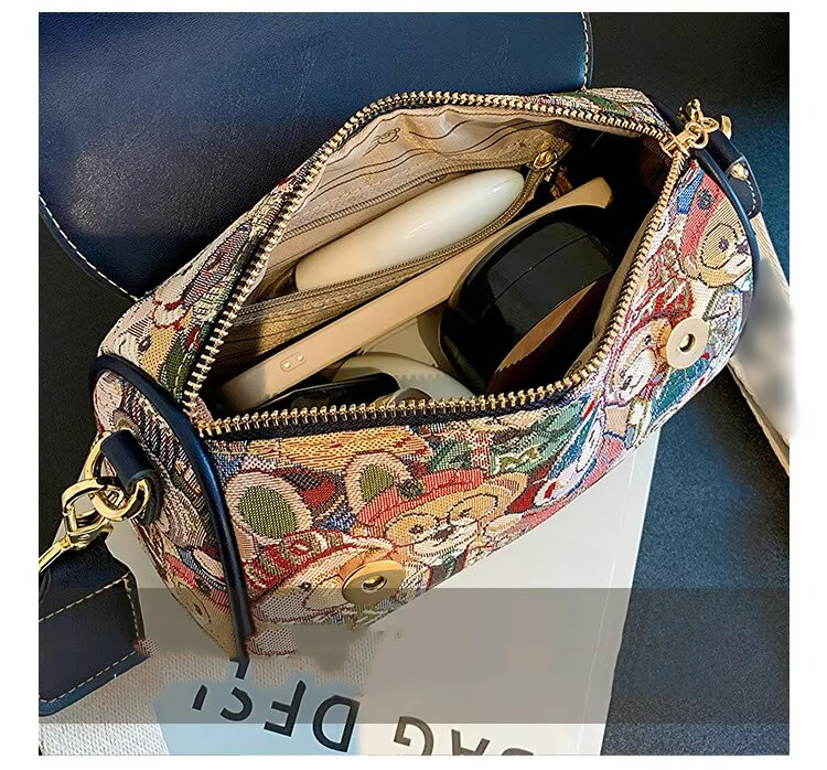 Polyester Lined Crossbody Handbag for Women Instagram-Worthy Cartoon Bear Design