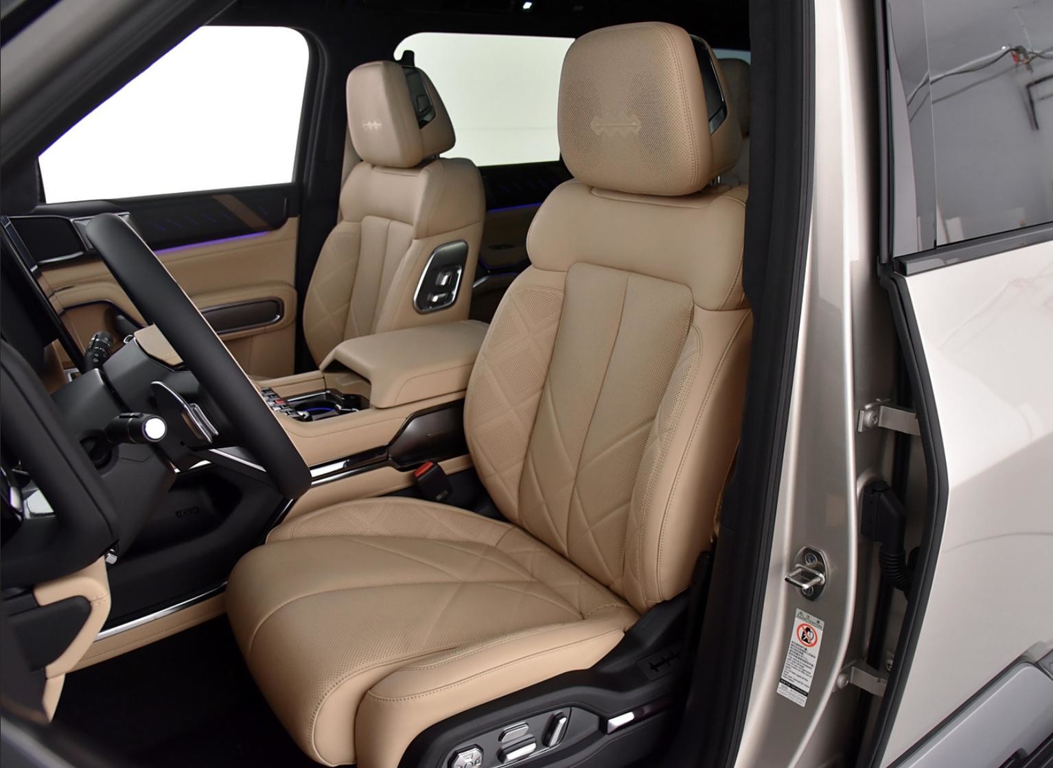 Seating Capacity for 7/6 and Four Wheel Drive BYD Hybrid Electric Vehicle Leopard 8 Luxury SUV