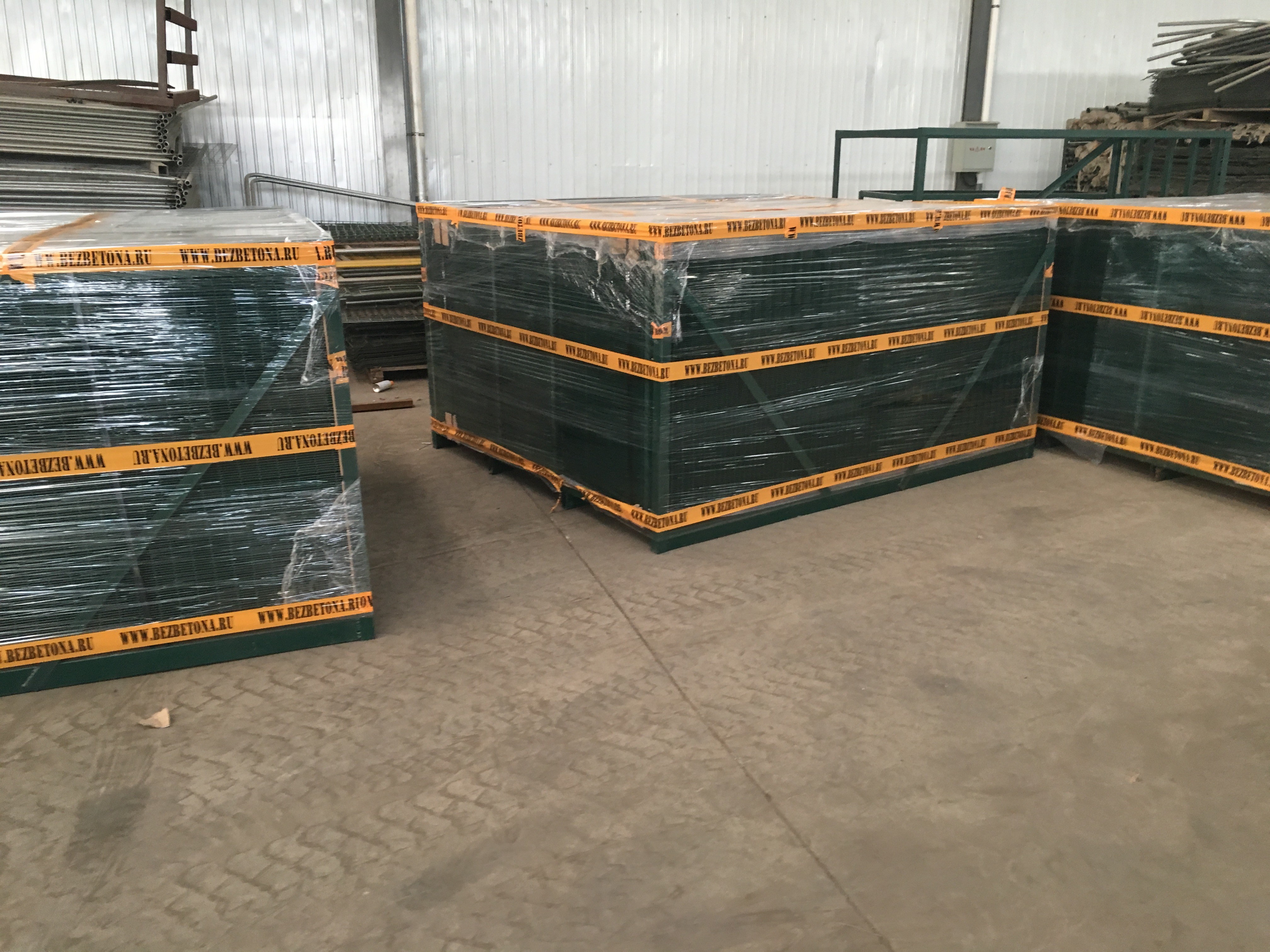 high quality Galvanized /PVC coated welded wire mesh fence panels