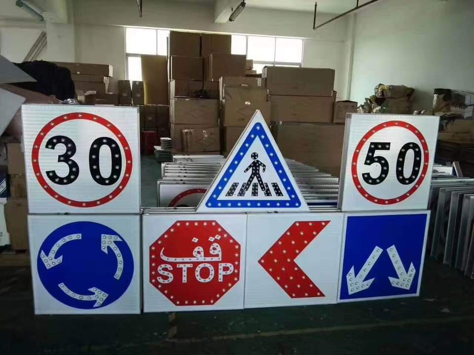 Customized Printing Roadway Safety Signs Essential for Traffic Construction Markings