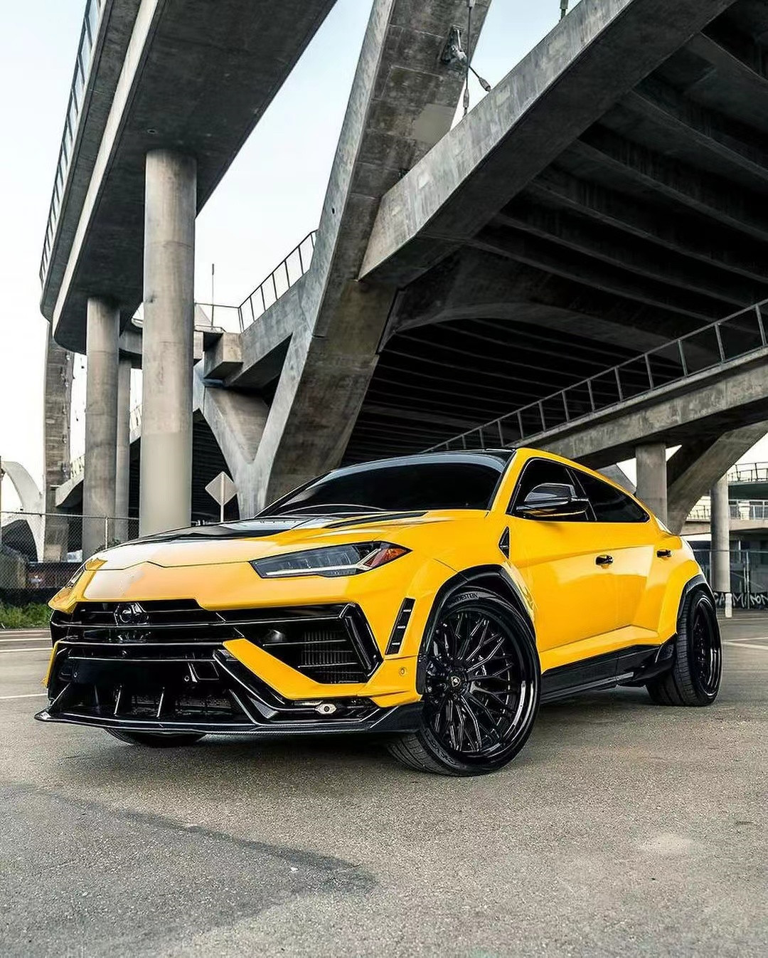 Urus S OEM Lamborghini Body Kit Diffuser Spoiler Hood Lake Blue Lamborghini Urus Widebody