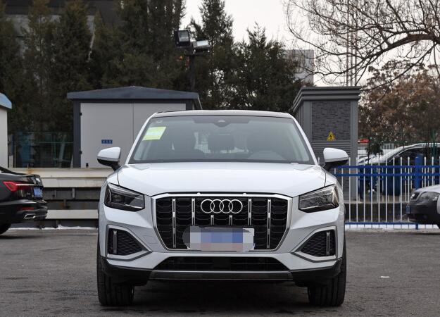 5 Door 5 Seat Audi Q2L 2022 35TFSI Gasoline Color White Elegant Edition
