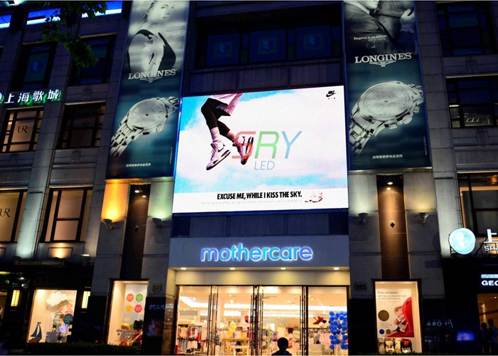 8mm Wall Attached Outdoor LED Billboard , 6500 nits IP65 HD LED Display