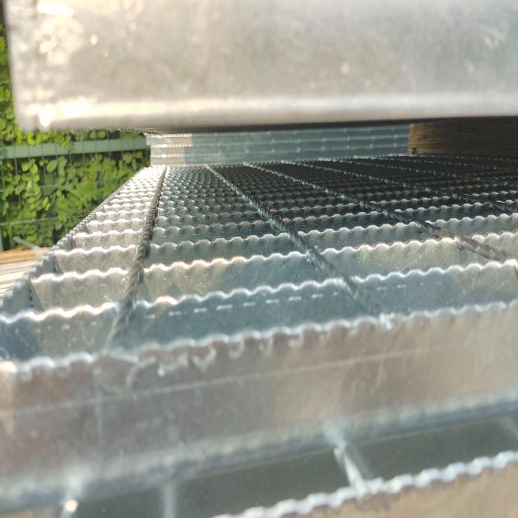 Premium Quality Welded Galvanized Serrated Grating Durable Anti Slip Surface
