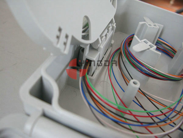 Polymer Synthetic Plastic Fiber Optic Splitter Box 24 Cores With 1x8 Steel Tube G657A1