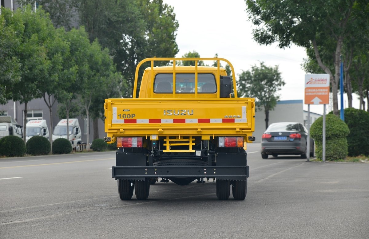 Versatile ISUZU RHD Small Mini Truck with 1 Ton Capacity and Gasoline/Diesel Engine