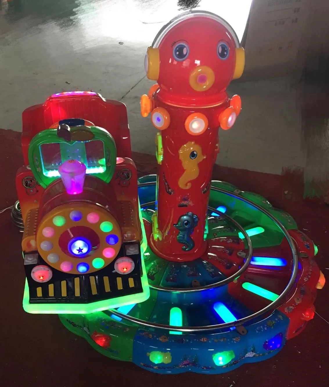 Amusement Park Arcade Carousel Kiddie Ride With Rail Trackless Train