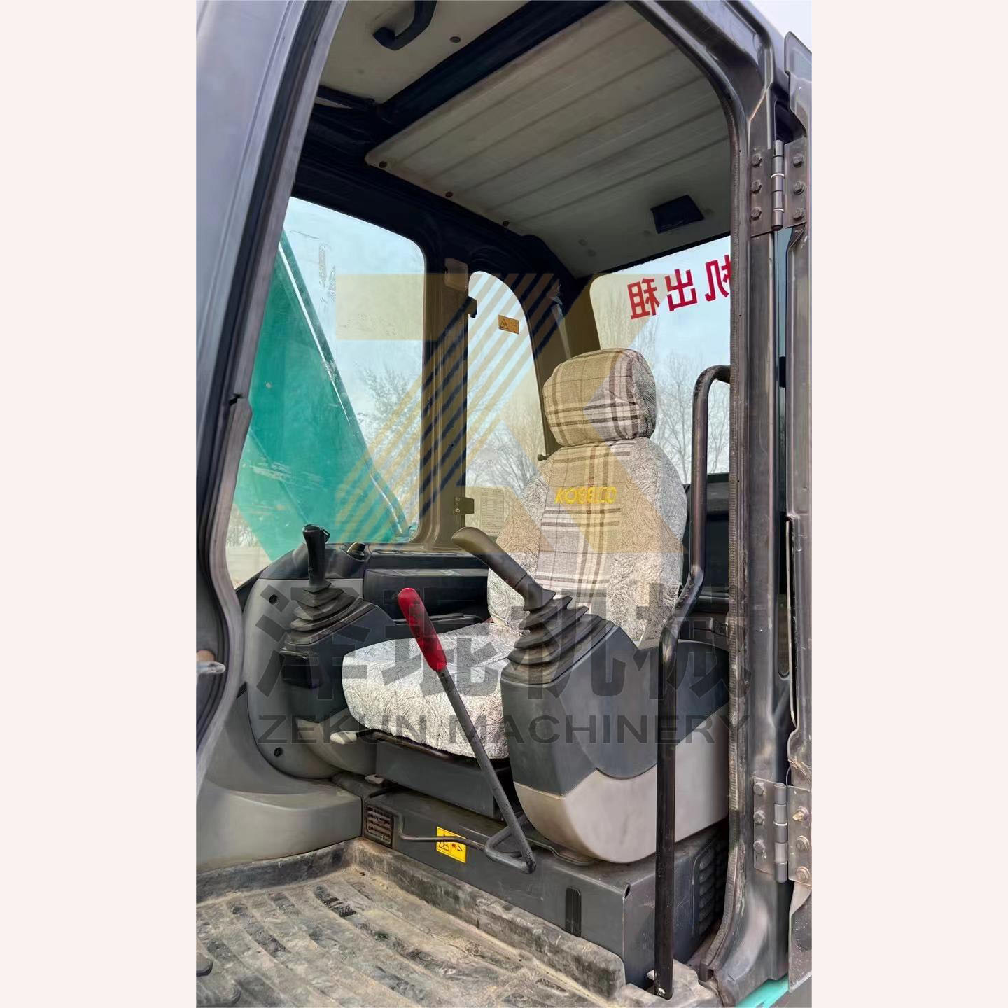 41KW Used Kobelco SK75 SK75-8 SK75 SR Excavator in Shanghai