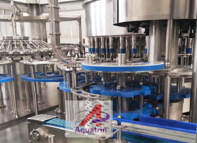 PLC Carbonated Drink Filling Machine 1.9kw 7000bph For Soft Drink