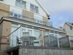 Wholesale Glass Balustrade Fittings Residence Outdoor Balcony Railing Glass Fence from china suppliers
