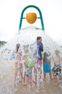 Wholesale Customized Spray Park Equipment Fiberglass Water Spray bucket from china suppliers
