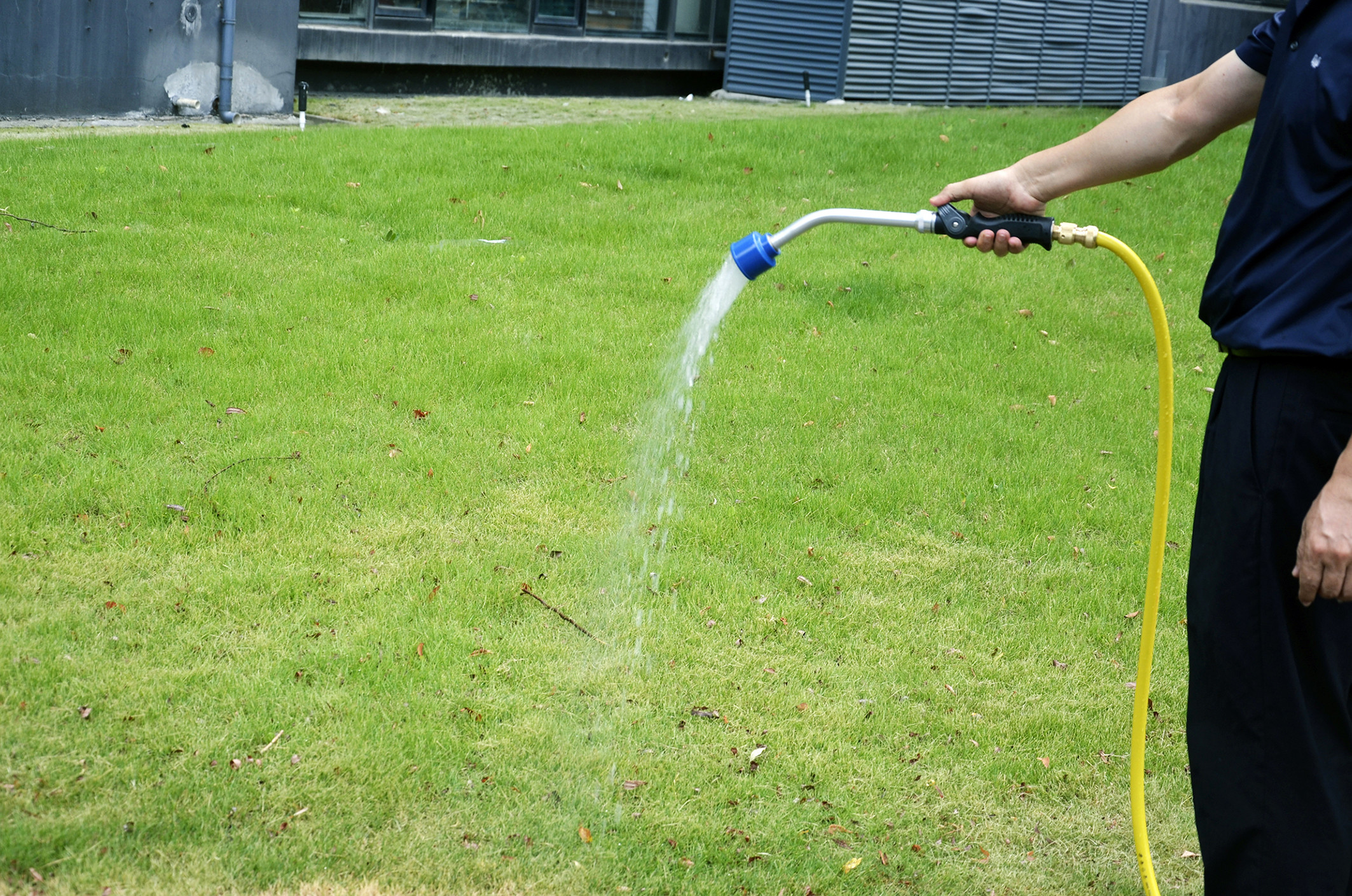Metal Watering Wand With Thumb Control Valve 2 Quot Face Aluminum Sprayhead For Easy Reach Comfortable Spraying