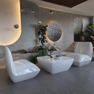 Wholesale Custom Fiberglass Resin Furniture Table Chair Sets White color from china suppliers