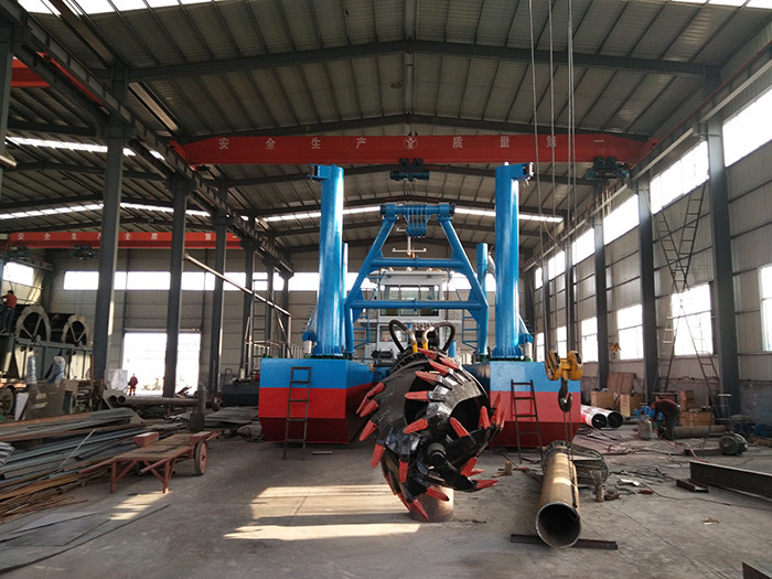 28.5 Meters LOA Hydraulic Driven Sand Dredging Equipment For Customized Dredging