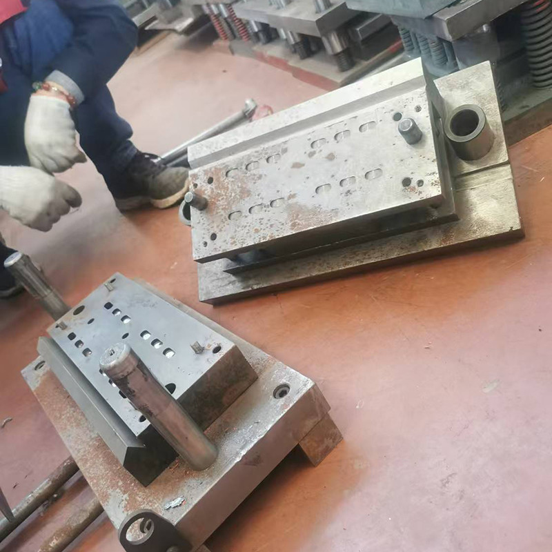 Width 100-600mm Cable Tray Roll Forming Machine Line With 220V/380V Voltage