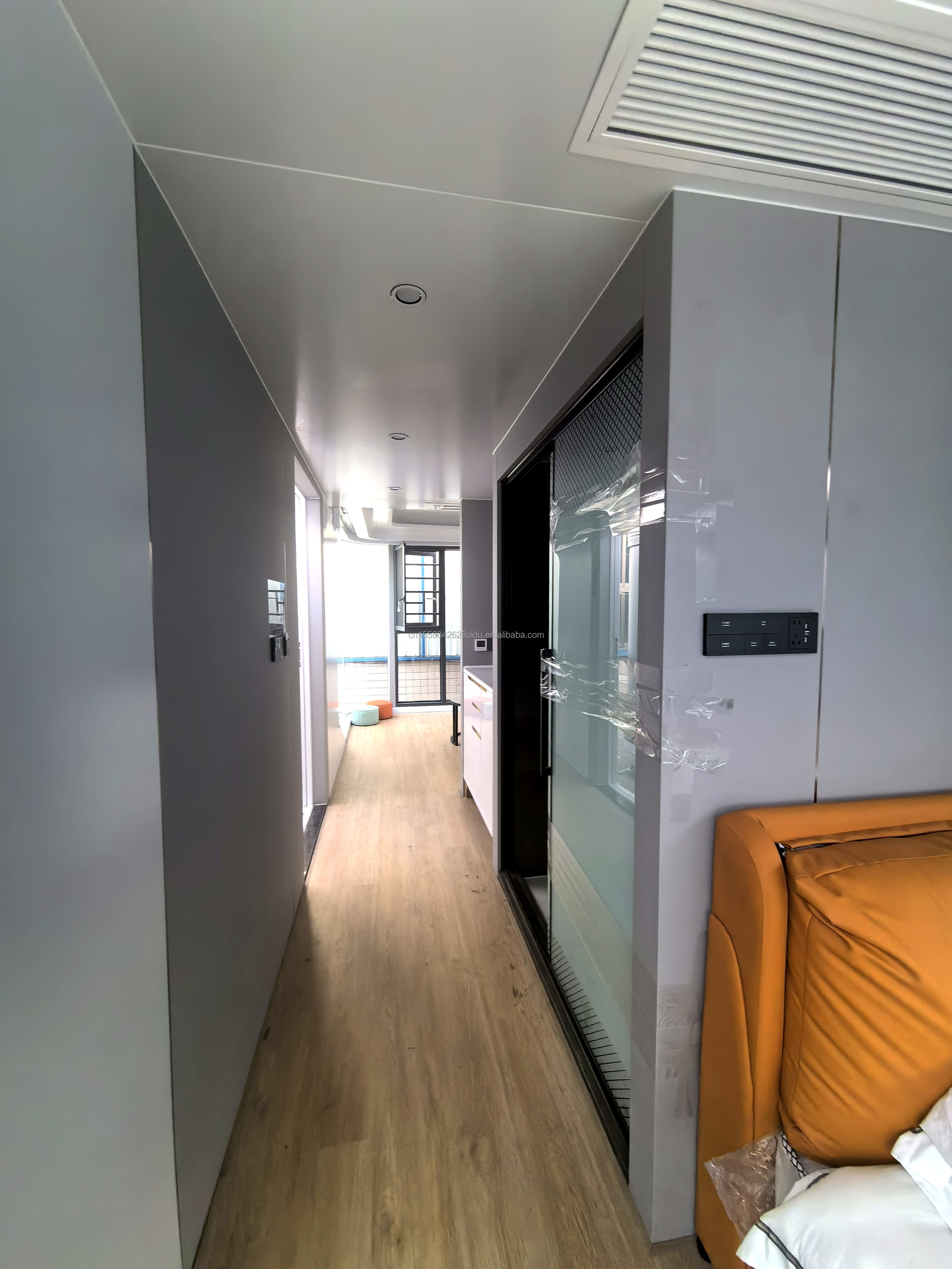 Customized Color Soundproof Space Capsule Prefab Tiny House with Wall 50/75/100mm Wave Sandwich Panel