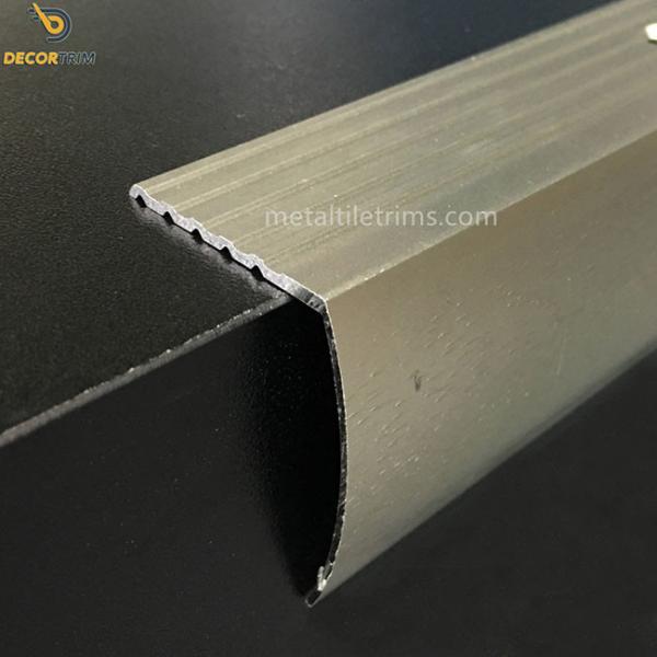 Quality Matt Champagne Tile Stairs Edge Trim , Anti Slip Aluminium L Shape Trim for sale