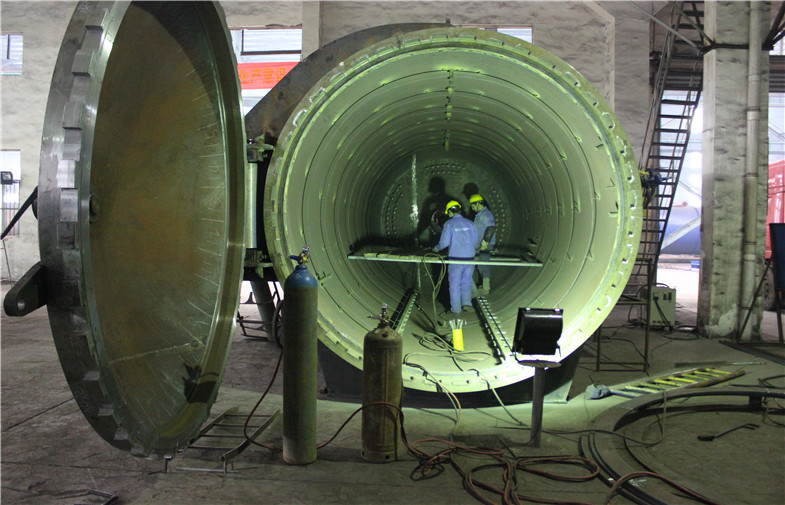 Rubber Vulcanizing Autoclave With Safety Valve And Chain Lock System