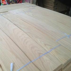 Wholesale Smooth White Oak Veneer Sheets , 0.45mm Crown Cut Veneer Natural For Decoration from china suppliers