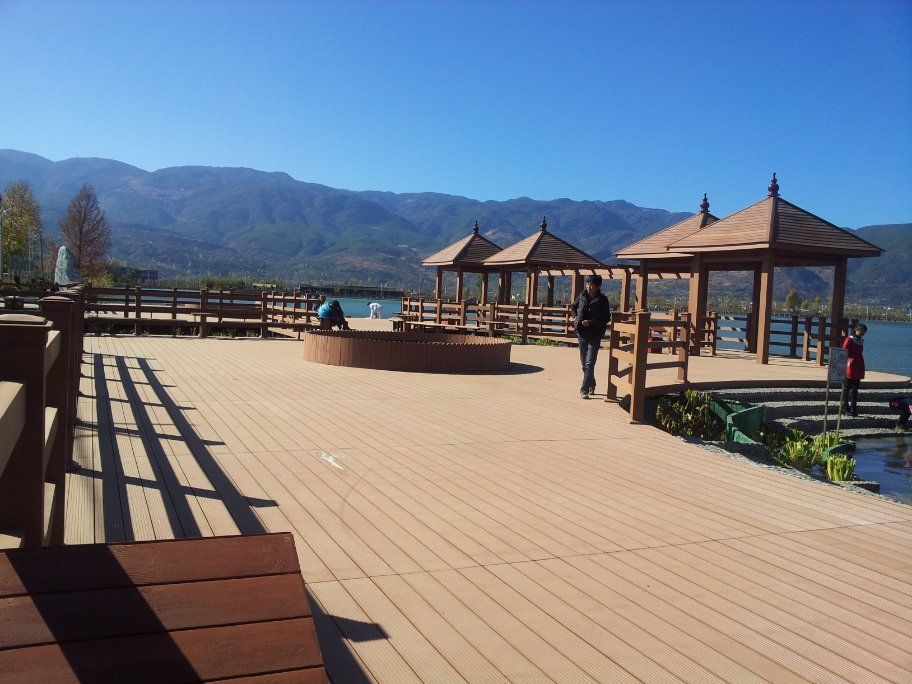 Outdoor Green Wood Plastic Composite WPC Decking Flooring Tiles