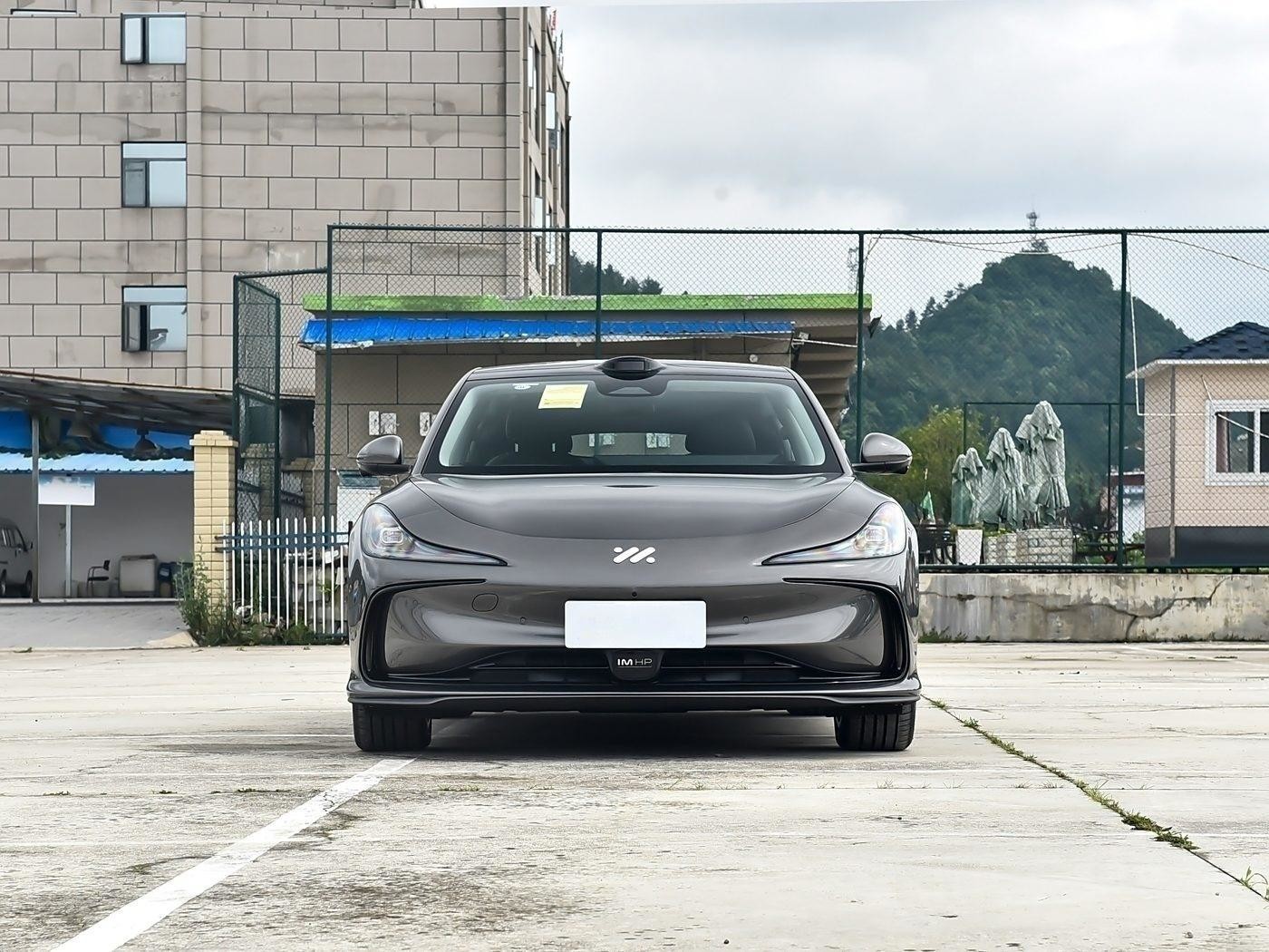 IM L6 Electric Car High Power 4WD Sports Car Max Super Performance 100kwh 75KWH 133KWH