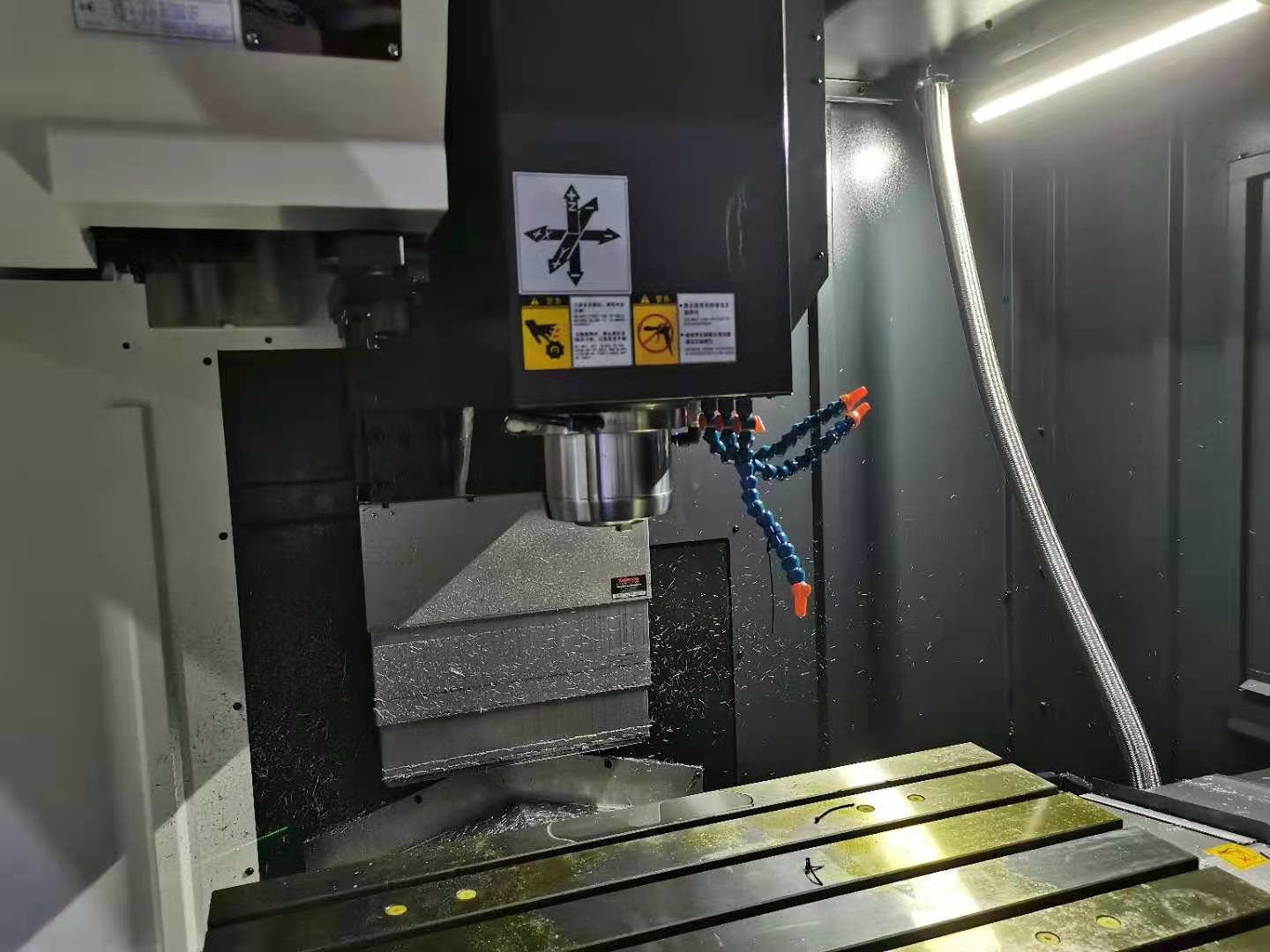 Elevated Column 8000rpm CNC Vertical Mill Machine 3 Axis Shield