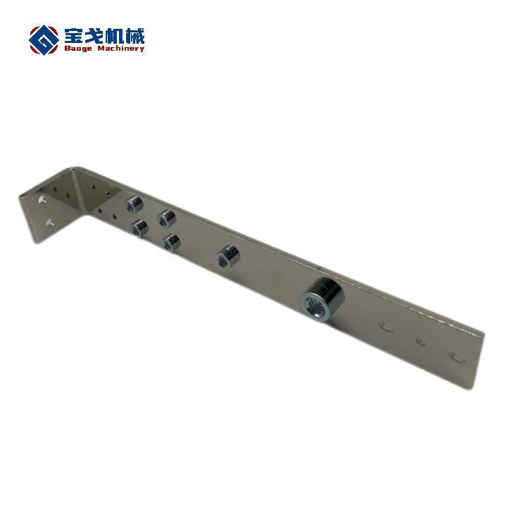 RoHS Certified B48 L Shape Copper Cover Aluminum Composite Busbar with 6 Ways Tapping