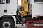 SHACMAN 6-wheel L3000 Crane Cargo Truck 4x2 210hp EuroII