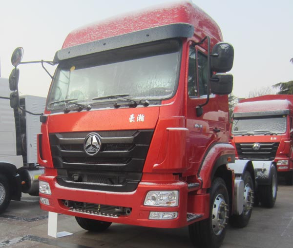 SINOTRUK HOWO 336hp 6x2 tractor head / prime mover for pulling Bulk cement tank trailer