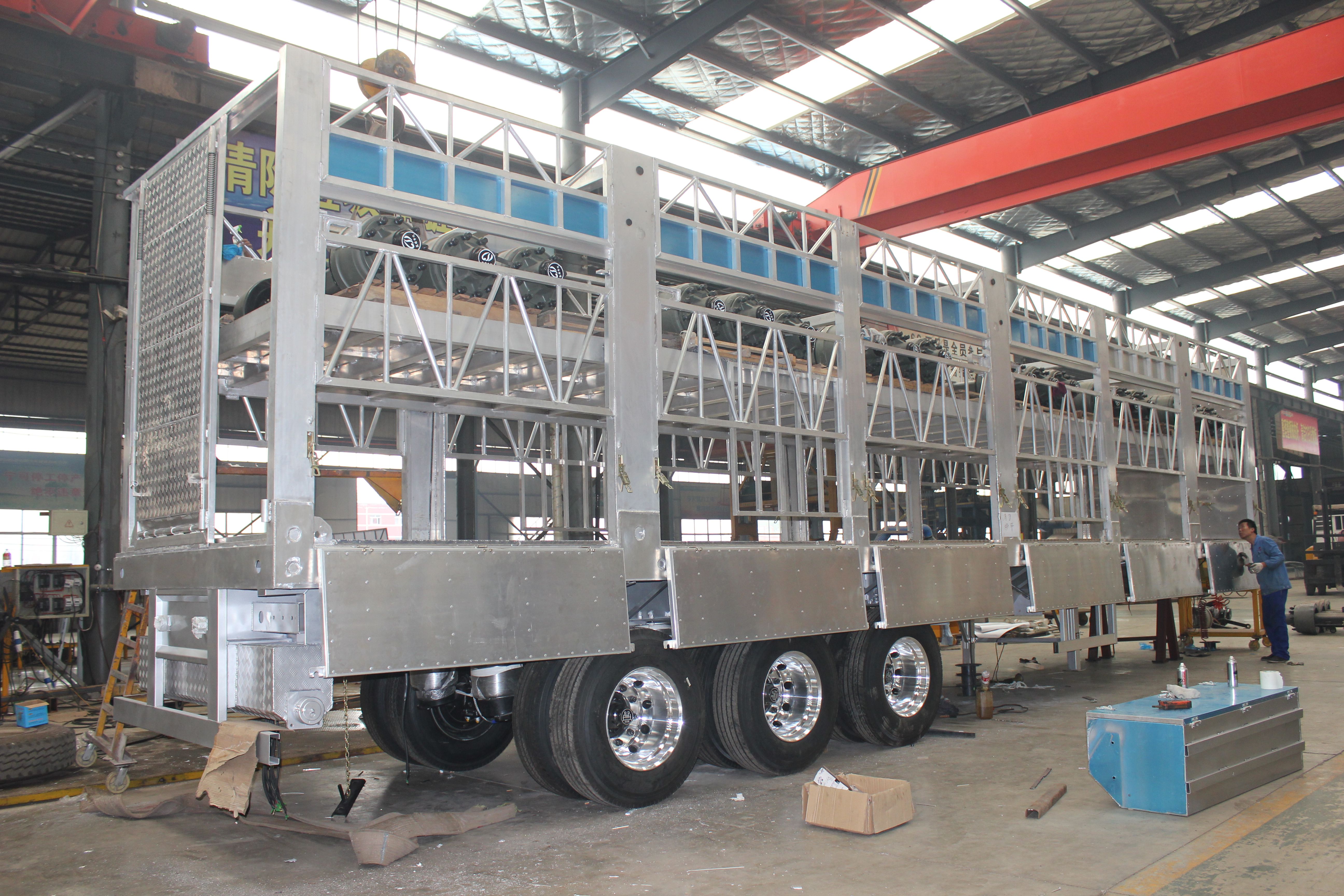 Tri Axles Stake 4 Floors Stockade Livestock Transporting Pigs Semi Trailer and Standard