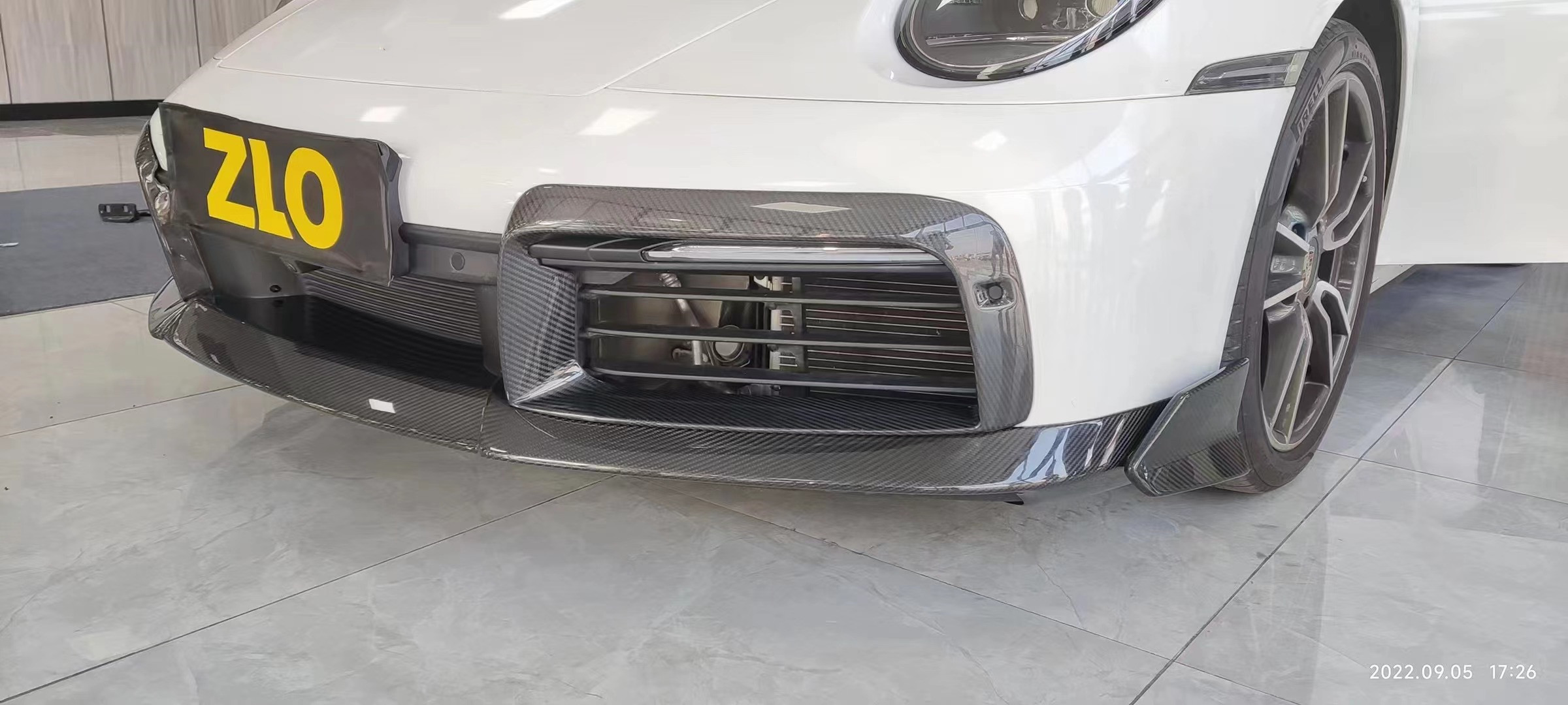 Auto Parts for Porsche 911 992 Carbon Fiber Body Kit 911 992 Upgraded Bras-style Front Shovel Diffuser Spoiler Body Kit