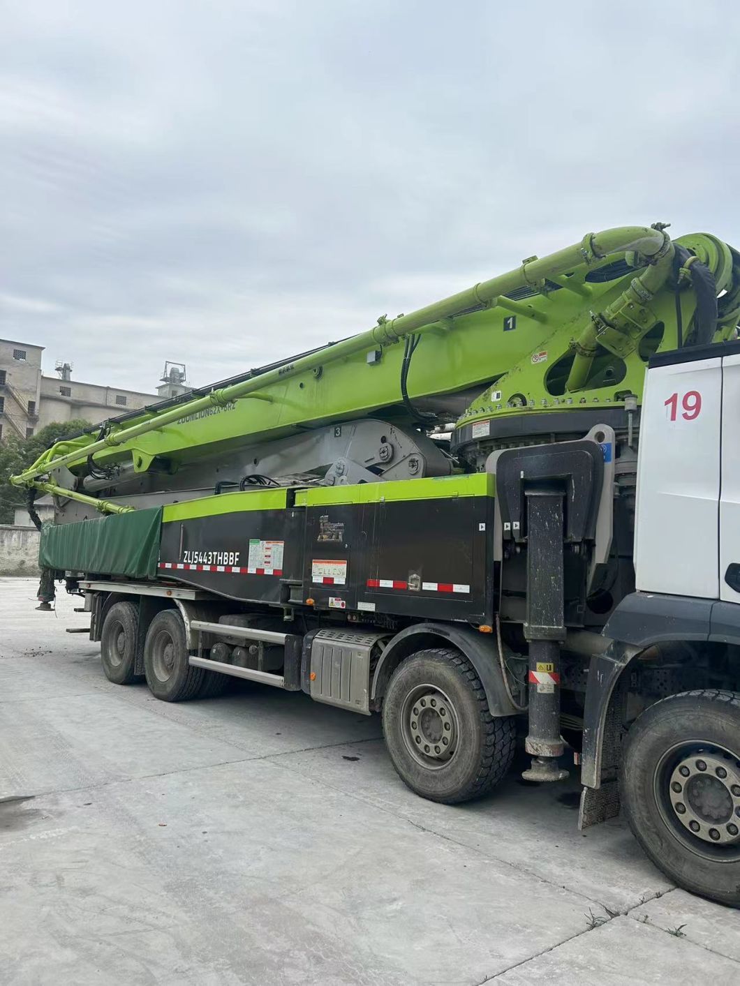 Used Concrete Pump Truck 62m Concrete Mixing Plant Heavy Equipment