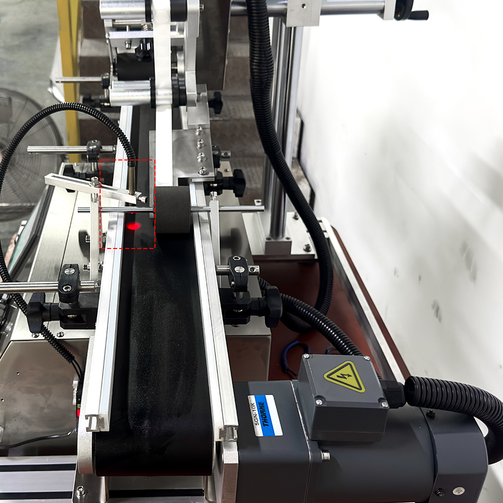 YIMU Desktop Automatic Labeling Machine For Flat Top And Bottom Plane