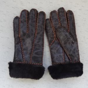 Wholesale Attractive design printed Russian sheepskin shearling warm gloves winter from china suppliers
