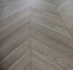 Invisible Lacquered Natural Oak Chevron Parquet Flooring，45 degree