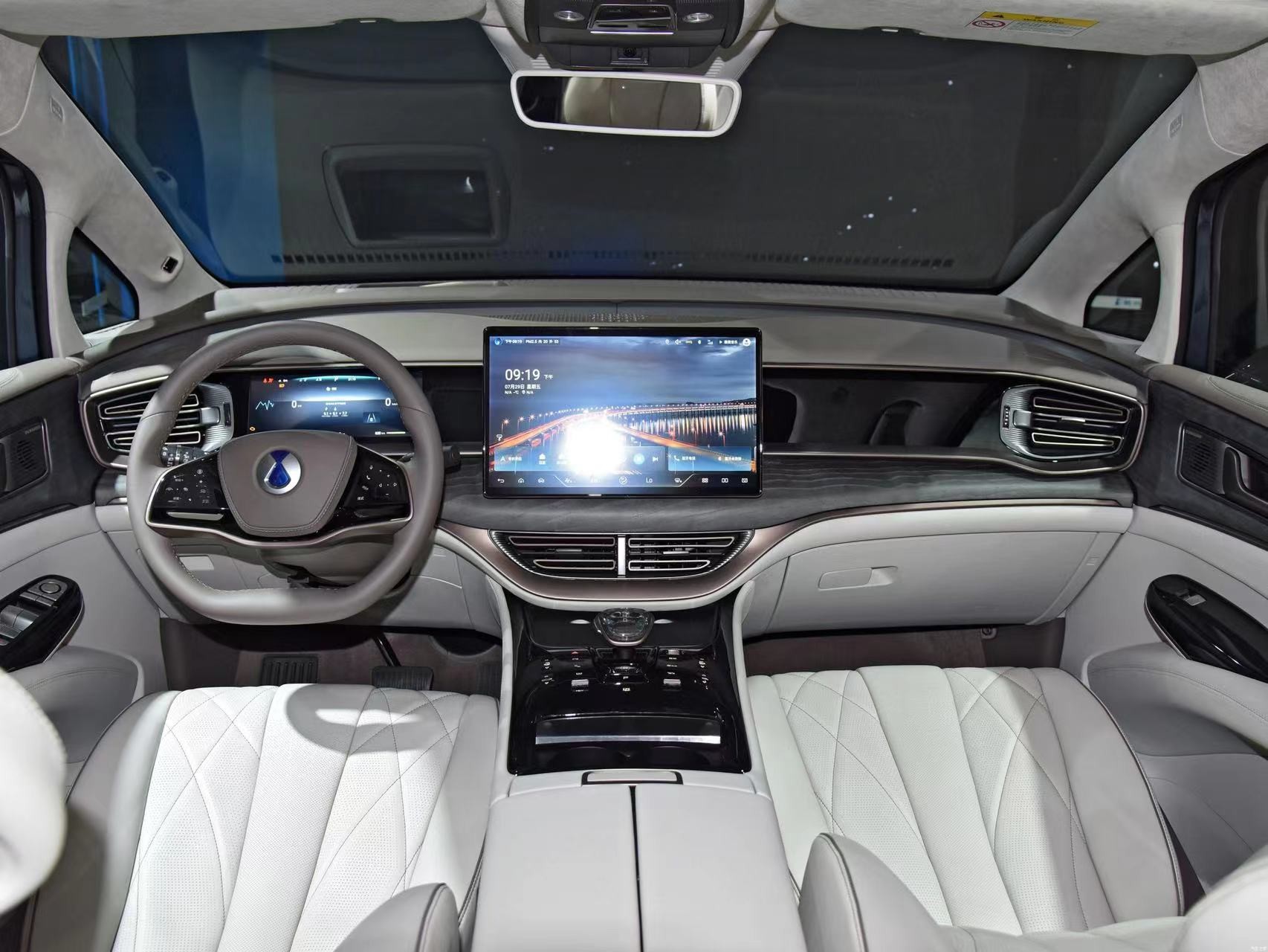 Denza D9 2022 EV 600 4WD Zunrong Version Large MPV Luxury New Car 5 Door 7 Seats