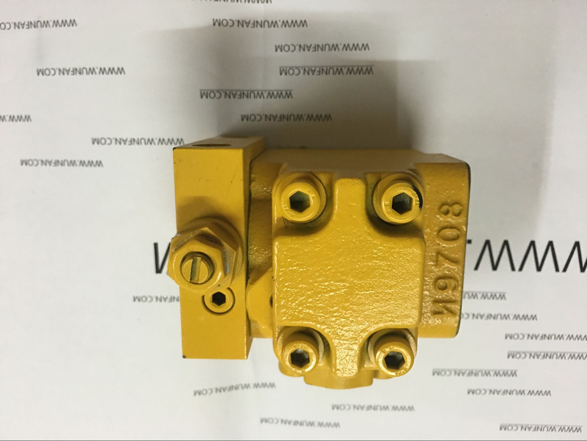 new komatsu excavator parts for PC200-6 hydraulic pump part relief valve assy 702-21-09147