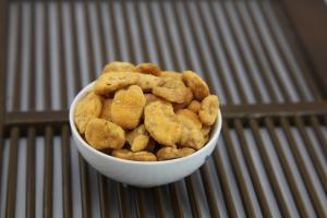 Wholesale Split Dried Spicy Crispy Broad Beans Size Sieved Yellow Color Coated Seasoning from china suppliers