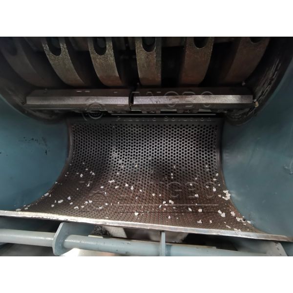 High-efficiency plastic crushing system